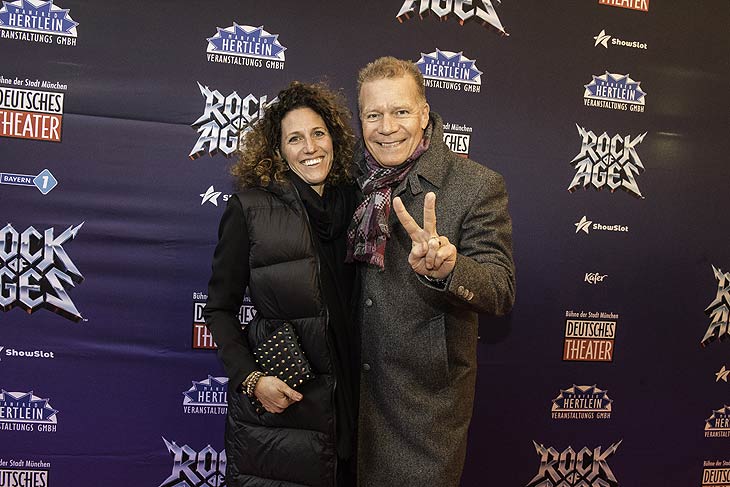 Paulaner-Chef Andreas Steinfatt mit Ehefrau Elisabeth bei der Premiere von Rock of Ages im Deutschen Theater M&uuml;nchen cSusanne-Brill